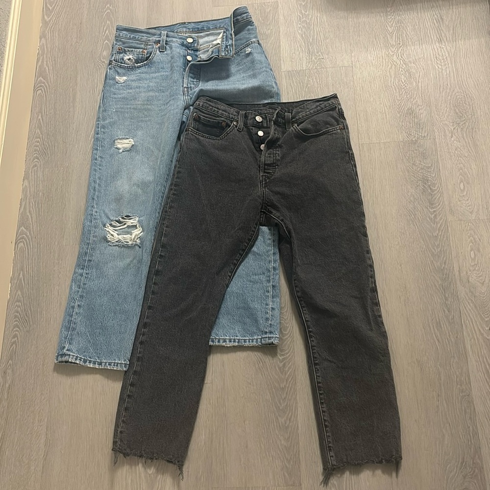 Lot of two Levi jeans